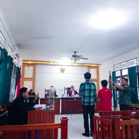 Sidang perdana atas perkara tindak pidana kapabeanan dan cukai oleh AR, di ruang sidang Tirta Pengadilan Negeri Banjarbaru